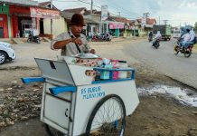 ES Bubur Mang Sam Tetap Jadi Incaran Pembelinya