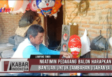 Ngatimin Pedagang Balon Harapkan Bantuan Untuk Tambahan Modalnya